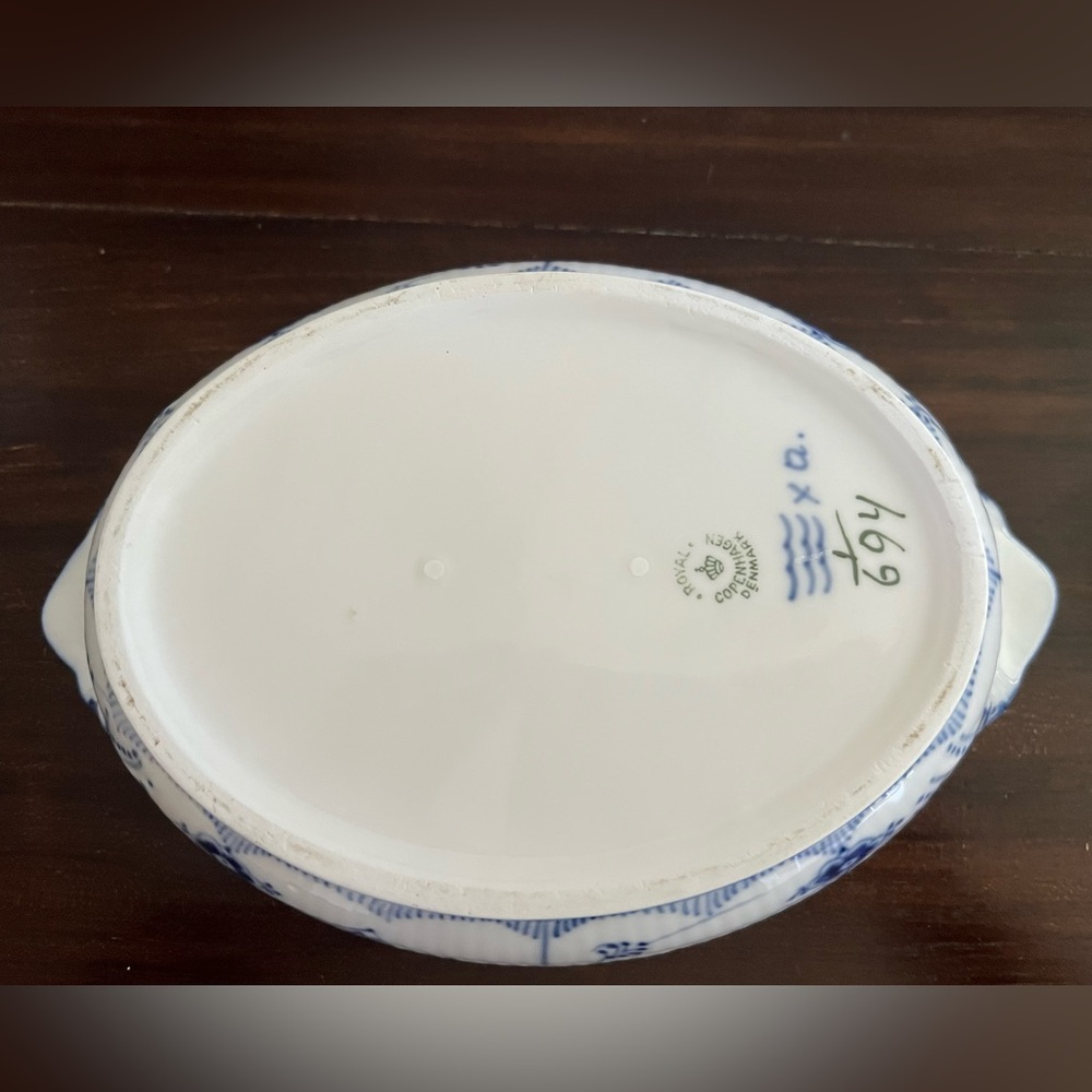 Royal Copenhagen Fluted Half Lace Covered Vegetable Bowl - Picture 7 of 7